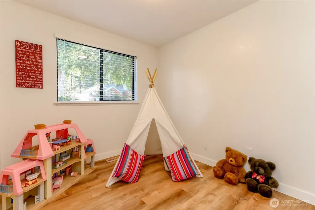 11706 16th Avenue NW Gig Harbor WA 98332