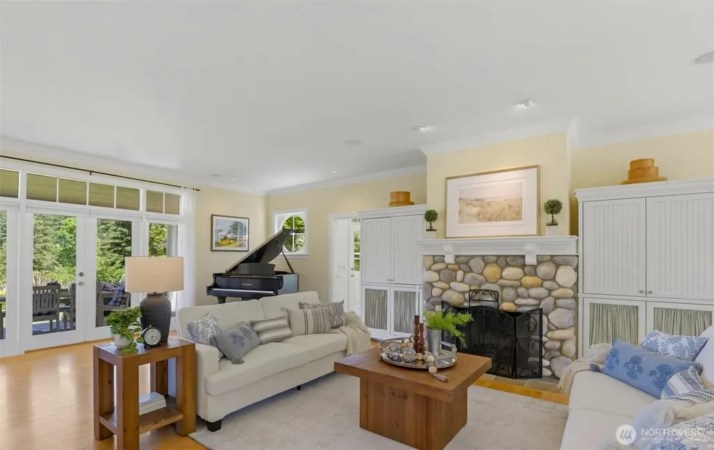 1352 14th Avenue Fox Island WA 98333