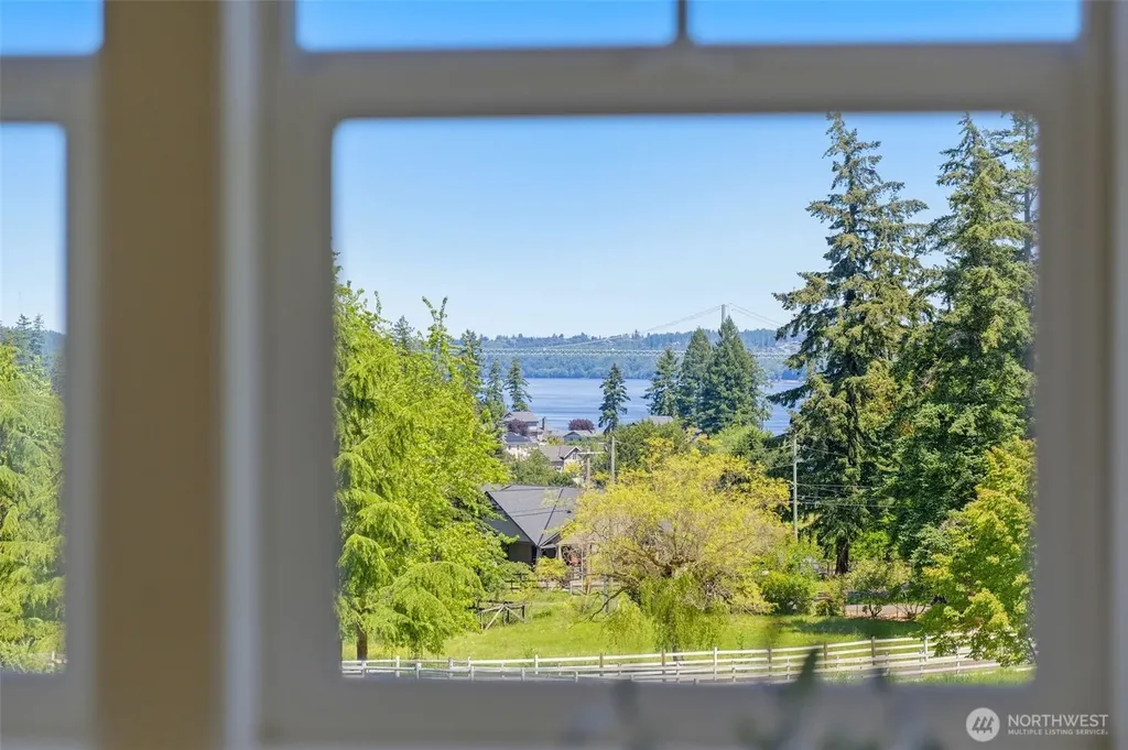 1352 14th Avenue Fox Island WA 98333