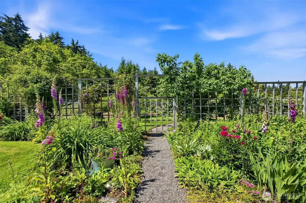 1352 14th Avenue Fox Island WA 98333