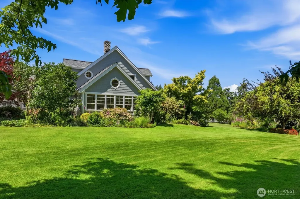 1352 14th Avenue Fox Island WA 98333