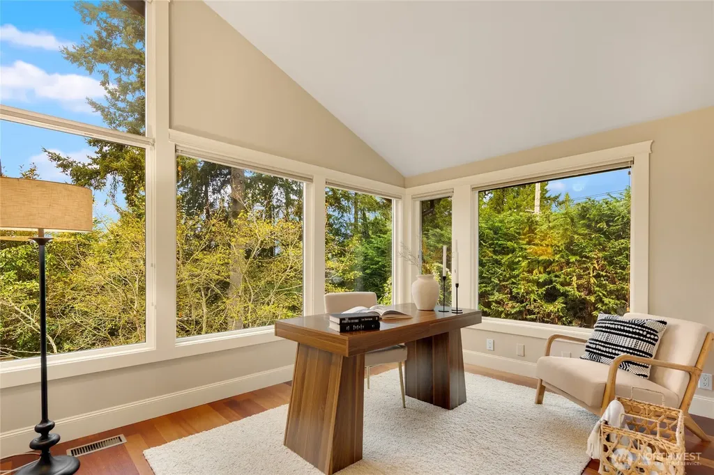 8619 NE 24th Street Clyde Hill WA 98004