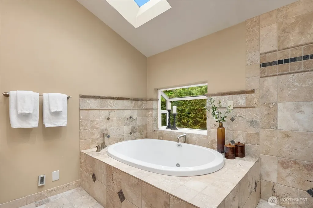 8619 NE 24th Street Clyde Hill WA 98004