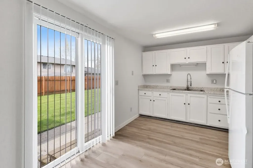 211 Maple Street Lynden WA 98264