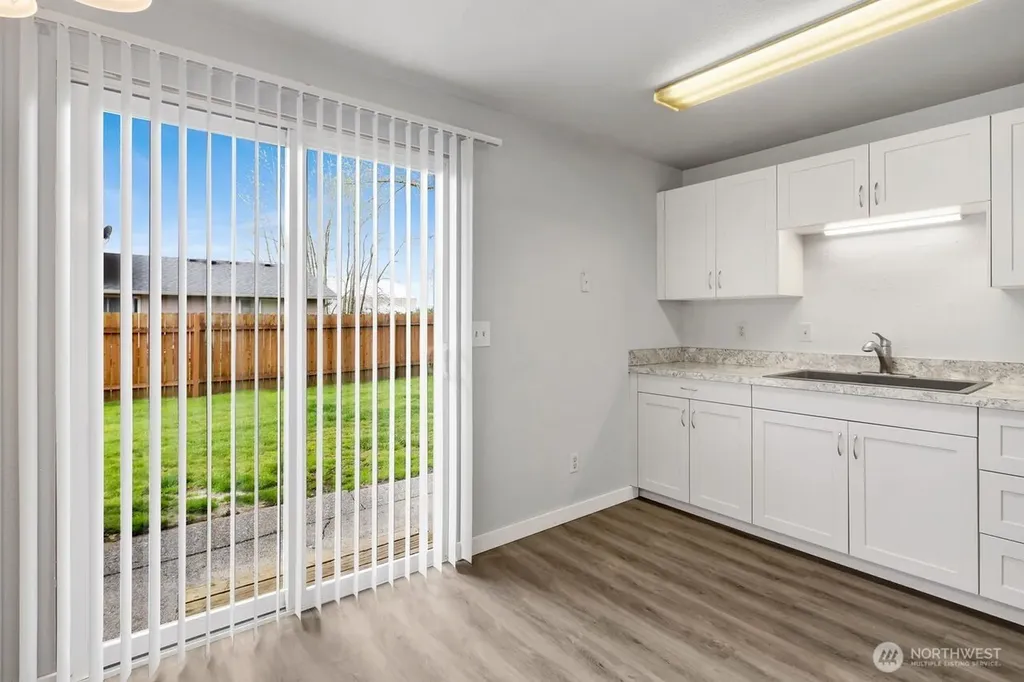 211 Maple Street Lynden WA 98264