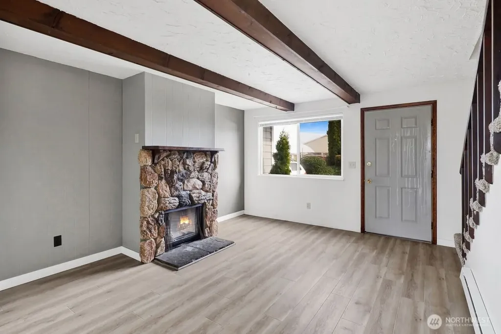 211 Maple Street Lynden WA 98264