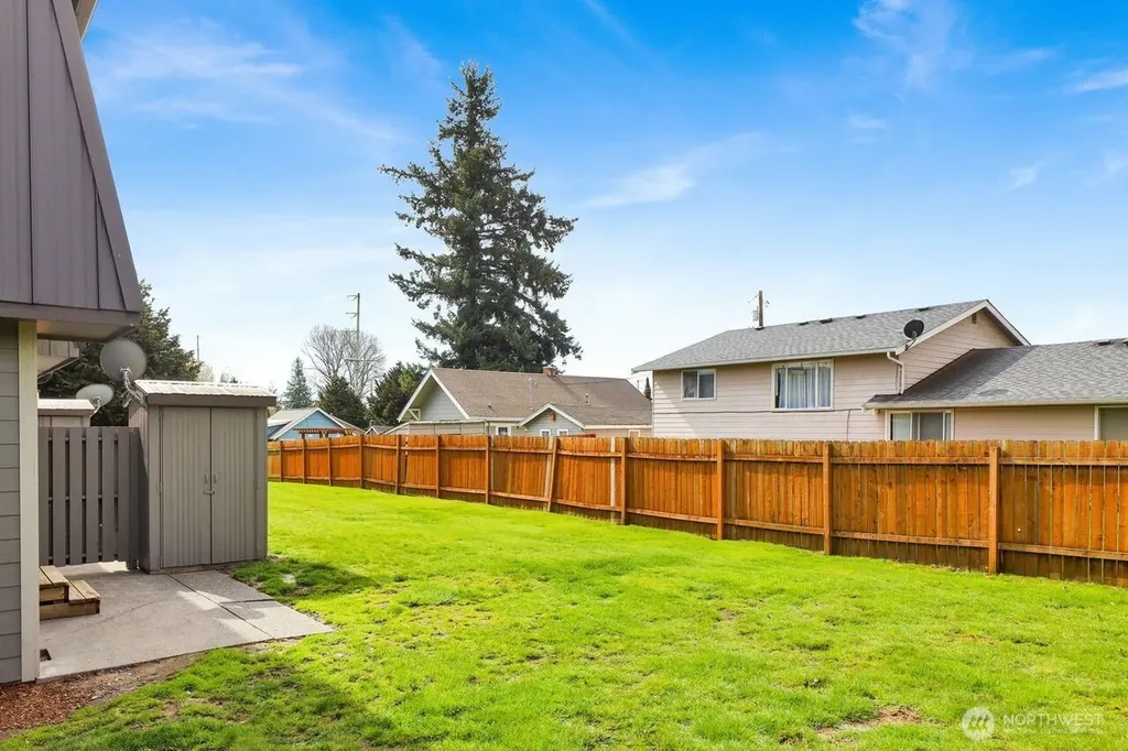 211 Maple Street Lynden WA 98264