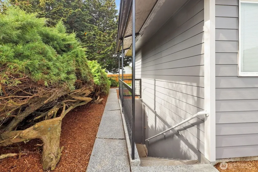 211 Maple Street Lynden WA 98264