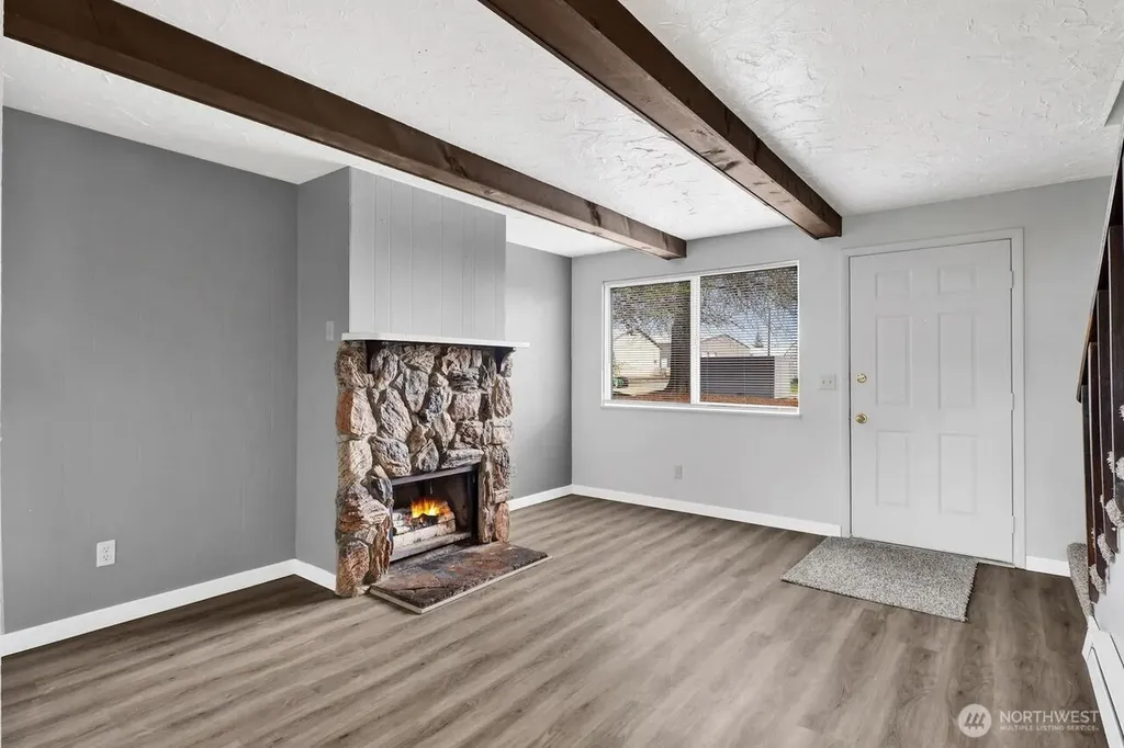 211 Maple Street Lynden WA 98264