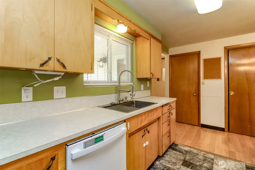 327 Logger Court SE Lacey WA 98503
