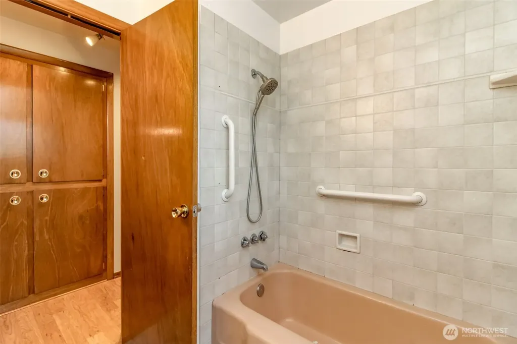 327 Logger Court SE Lacey WA 98503