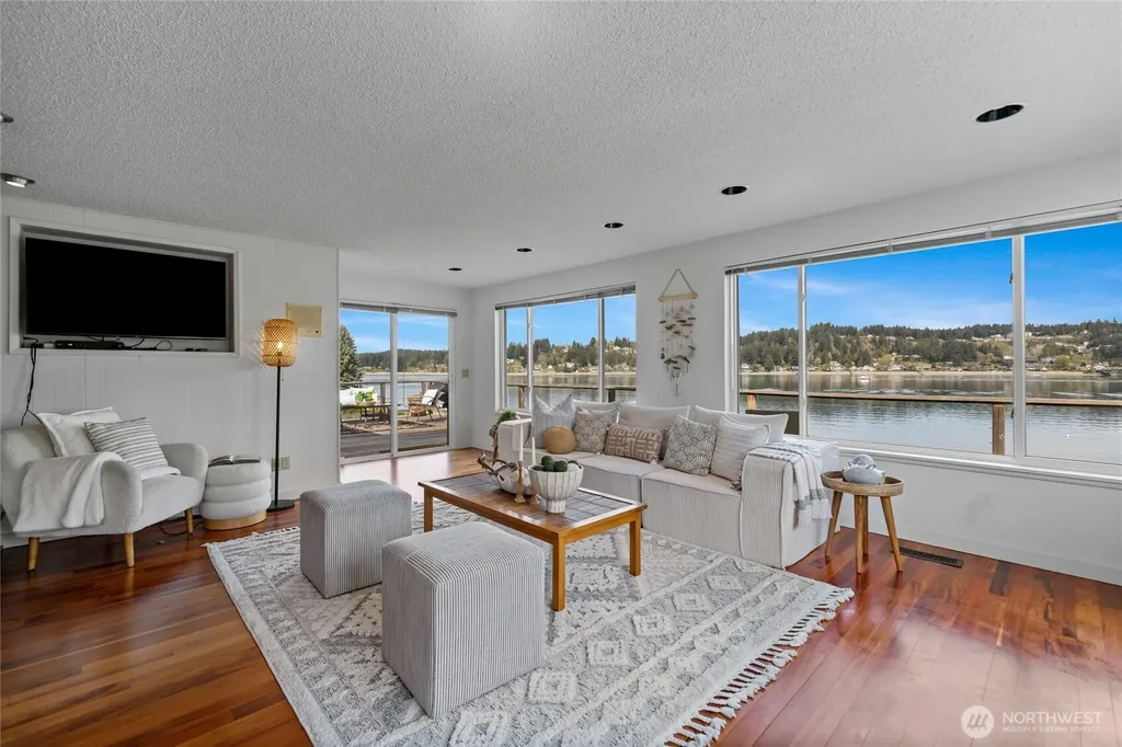 209 Bella Bella Drive Fox Island WA 98333