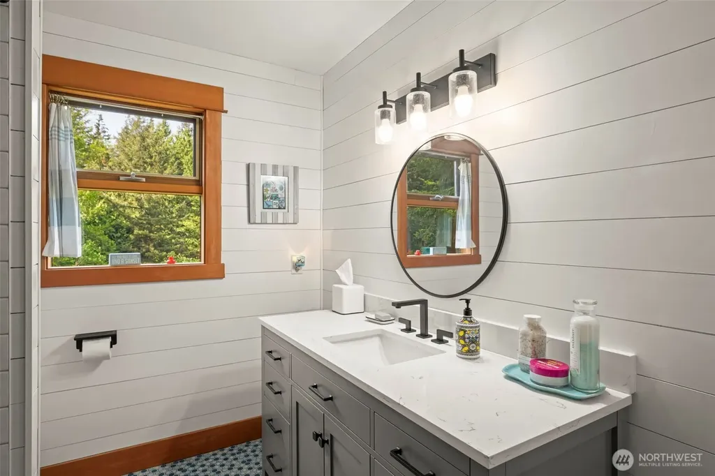 532 Whitecap Road Bellingham WA 98229