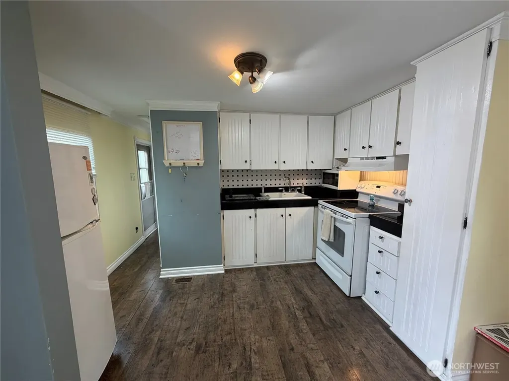 6111 79th Street E Puyallup WA 98371