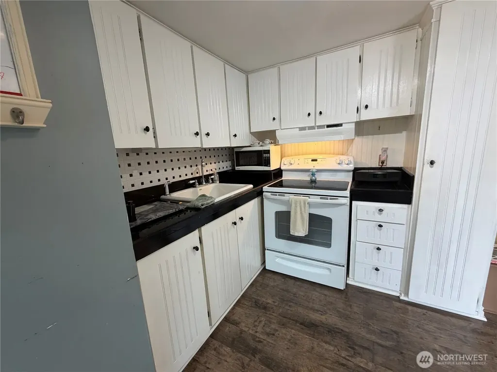 6111 79th Street E Puyallup WA 98371