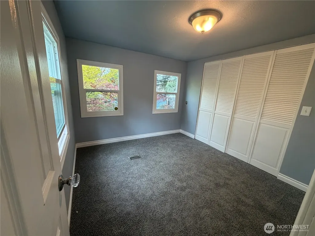 6111 79th Street E Puyallup WA 98371