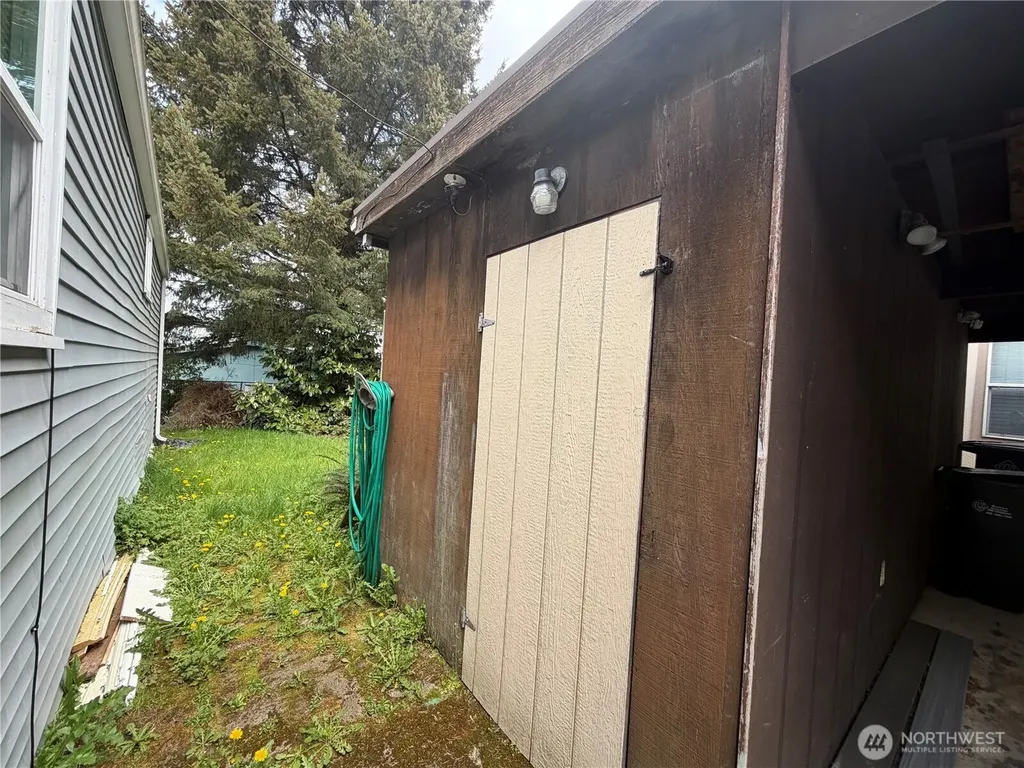 6111 79th Street E Puyallup WA 98371