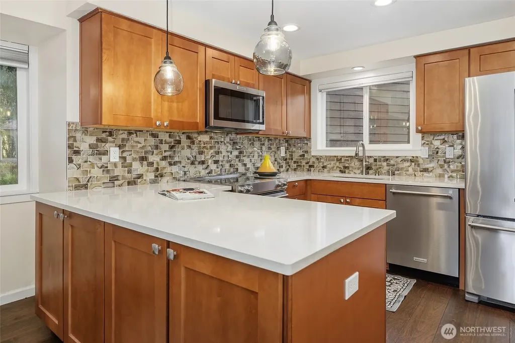 9165 45th Avenue SW Seattle WA 98136