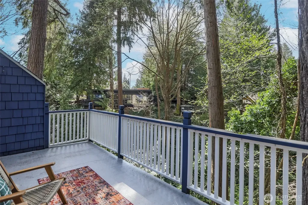 9165 45th Avenue SW Seattle WA 98136