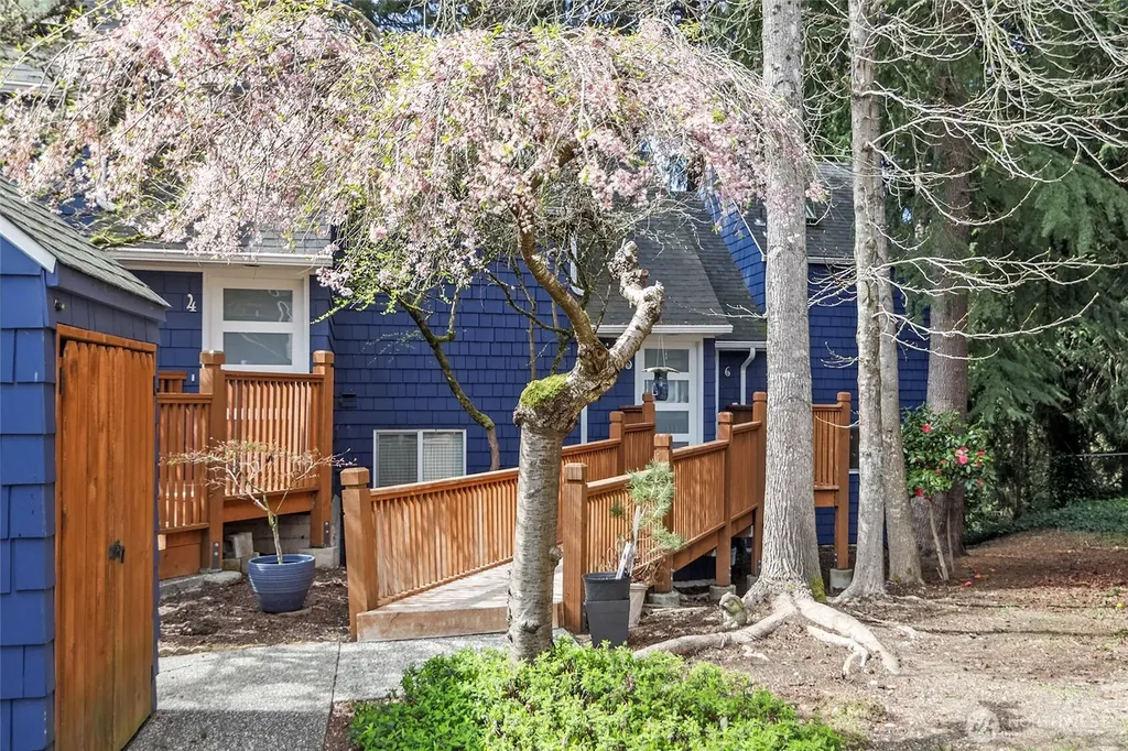 9165 45th Avenue SW Seattle WA 98136