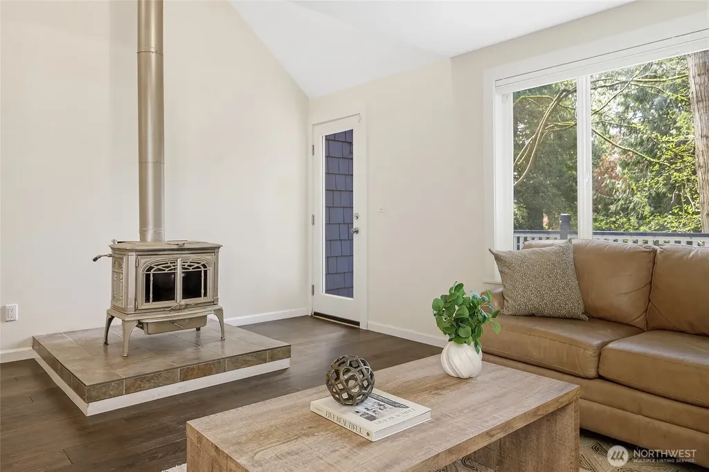 9165 45th Avenue SW Seattle WA 98136