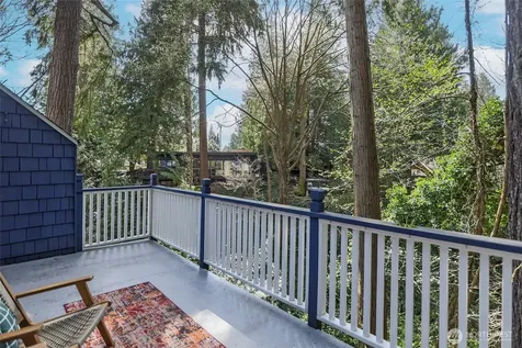 9165 45th Avenue SW Seattle WA 98136