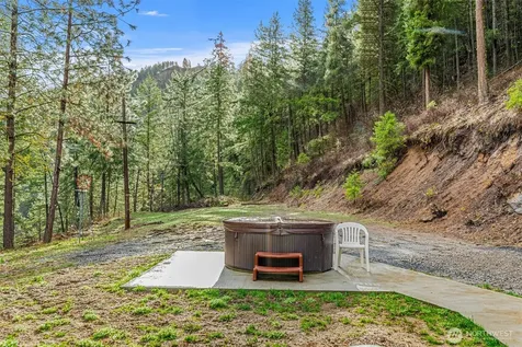 695 Sand Creek Road Cashmere WA 98815