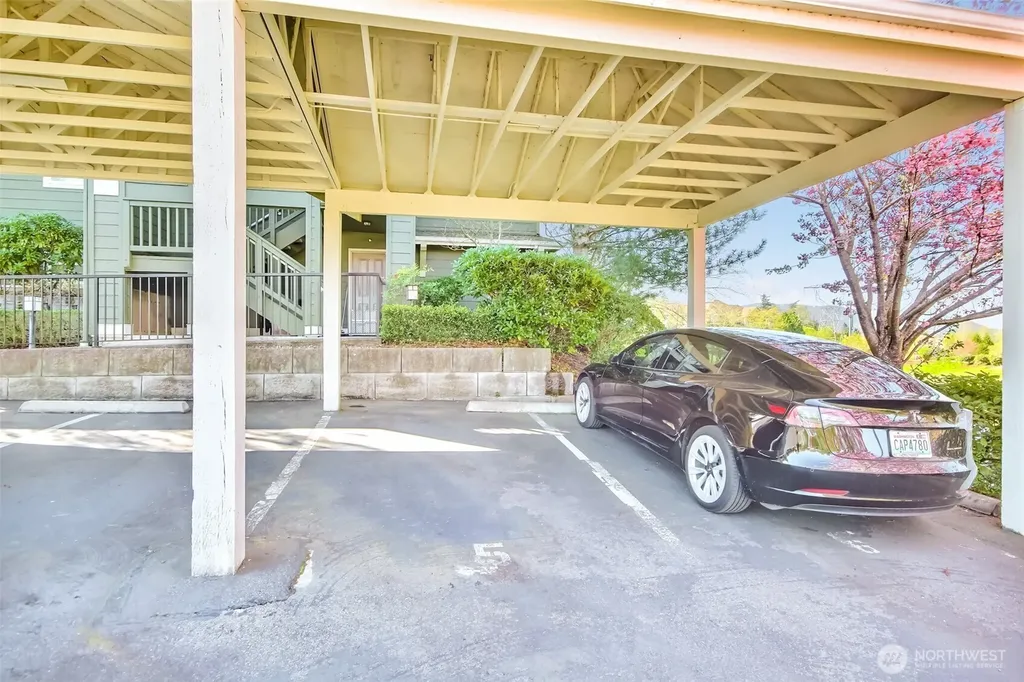1957 23rd Place NE Issaquah WA 98027