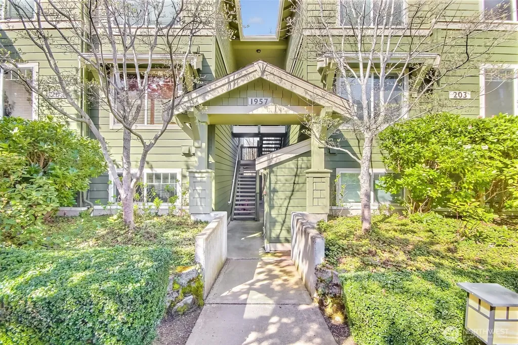 1957 23rd Place NE Issaquah WA 98027