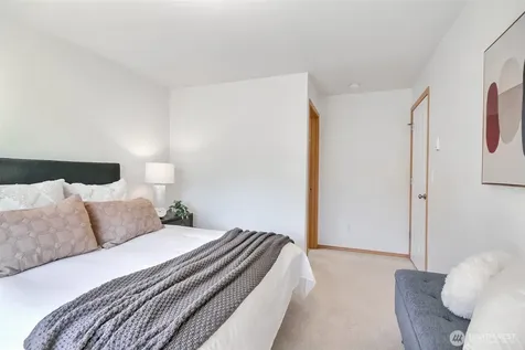1957 23rd Place NE Issaquah WA 98027