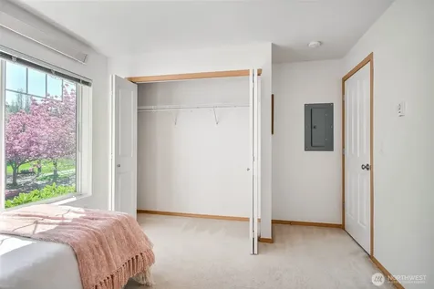 1957 23rd Place NE Issaquah WA 98027