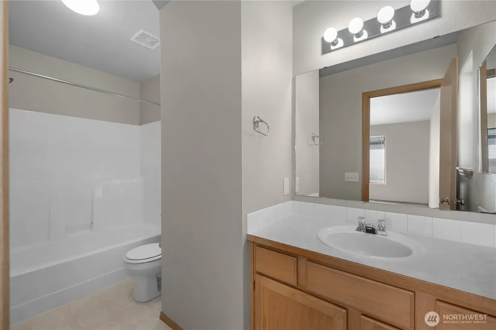 8014 Bedford Lane SE Tumwater WA 98501
