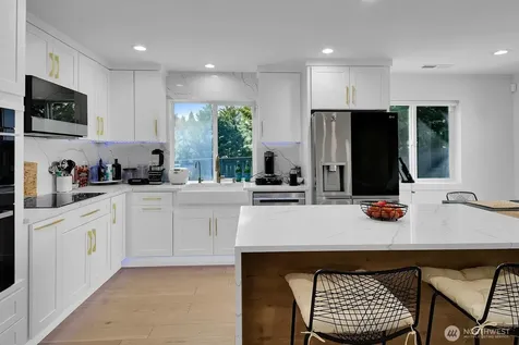 131 Glennwood Renton WA 98056