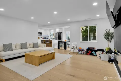 131 Glennwood Renton WA 98056