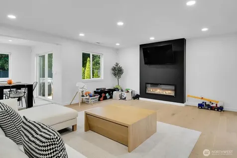 131 Glennwood Renton WA 98056