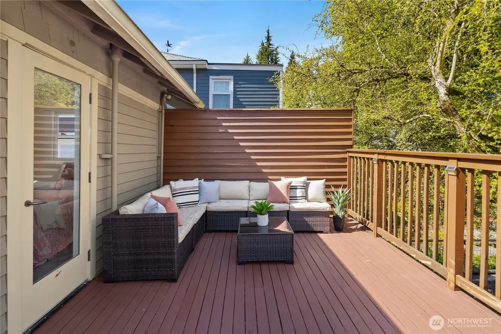 324 NE 54th Street Seattle WA 98105