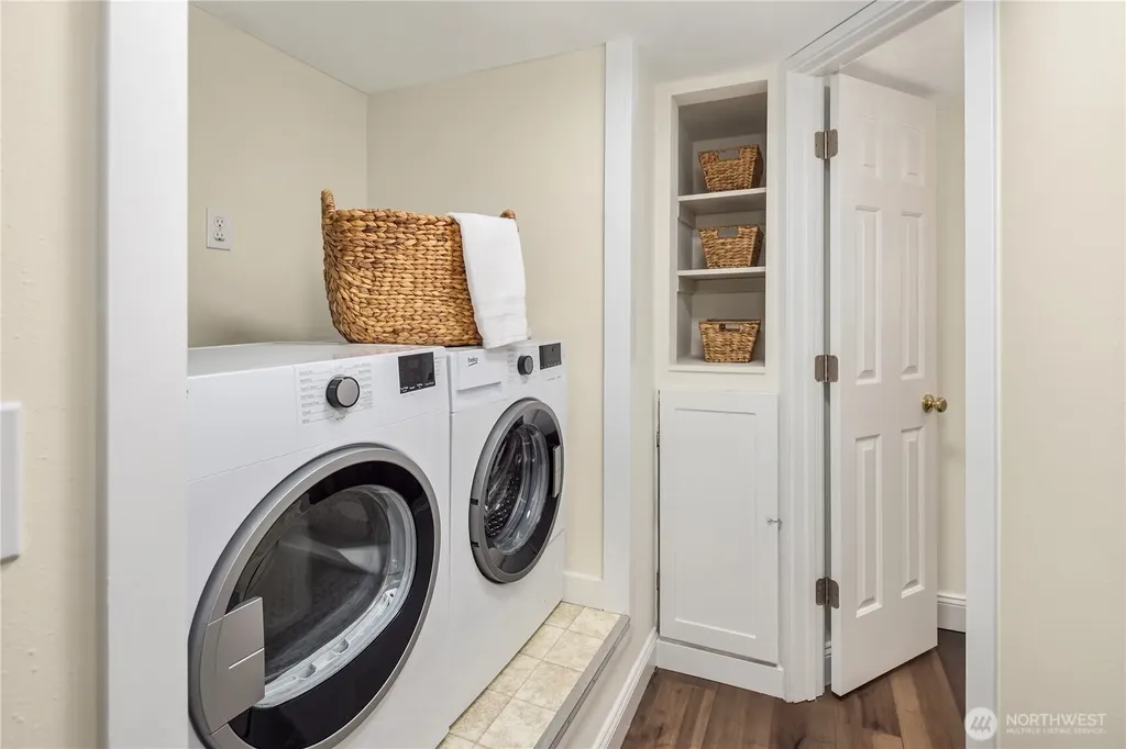 324 NE 54th Street Seattle WA 98105