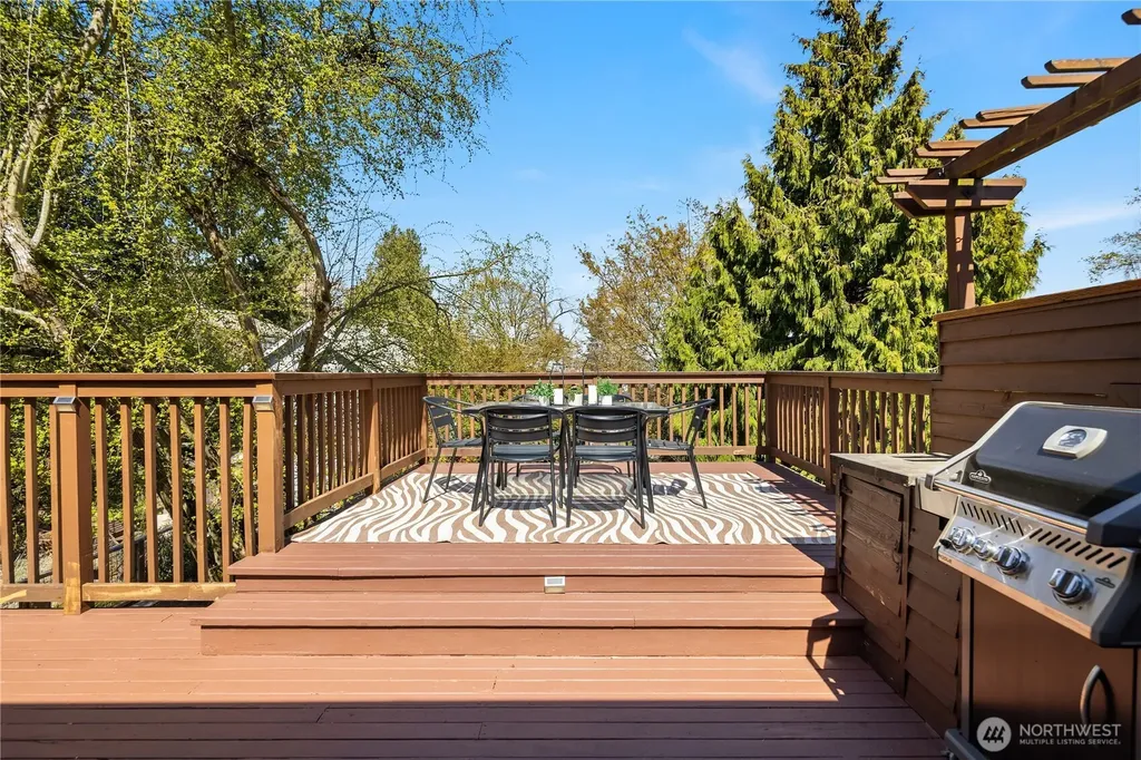 324 NE 54th Street Seattle WA 98105
