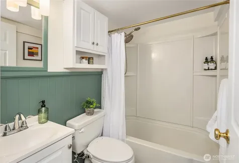 324 NE 54th Street Seattle WA 98105