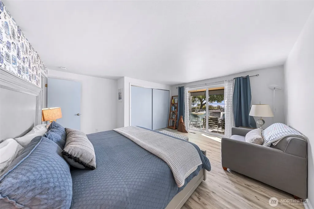2402 Sunlight Beach Road Clinton WA 98236