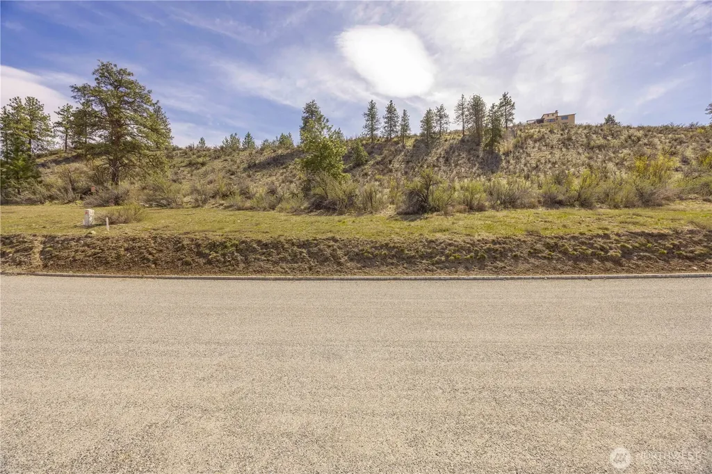 221 Bandera Way Chelan WA 98816