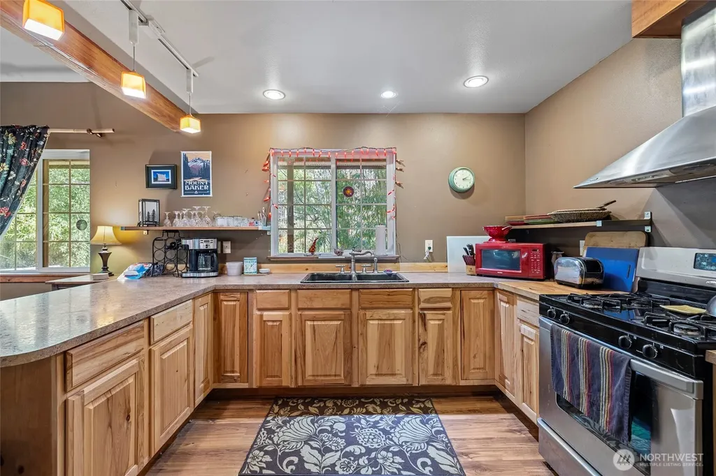7595 Pressentin Court Concrete WA 98237