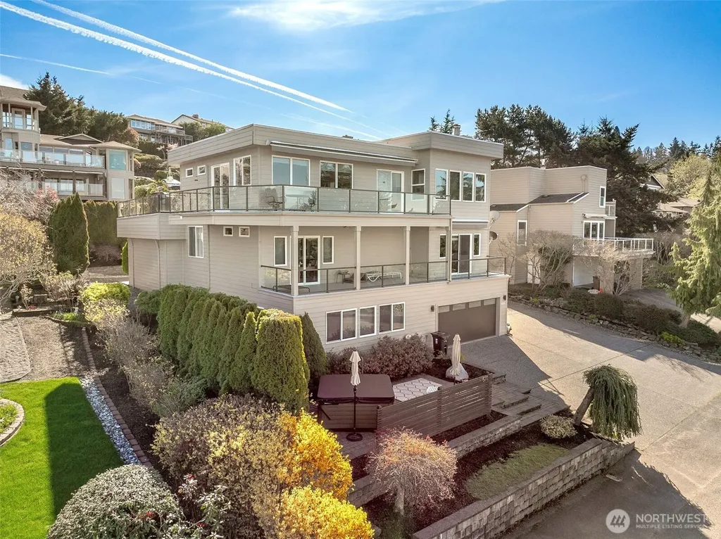 5711 Upland Terrace NE Tacoma WA 98422