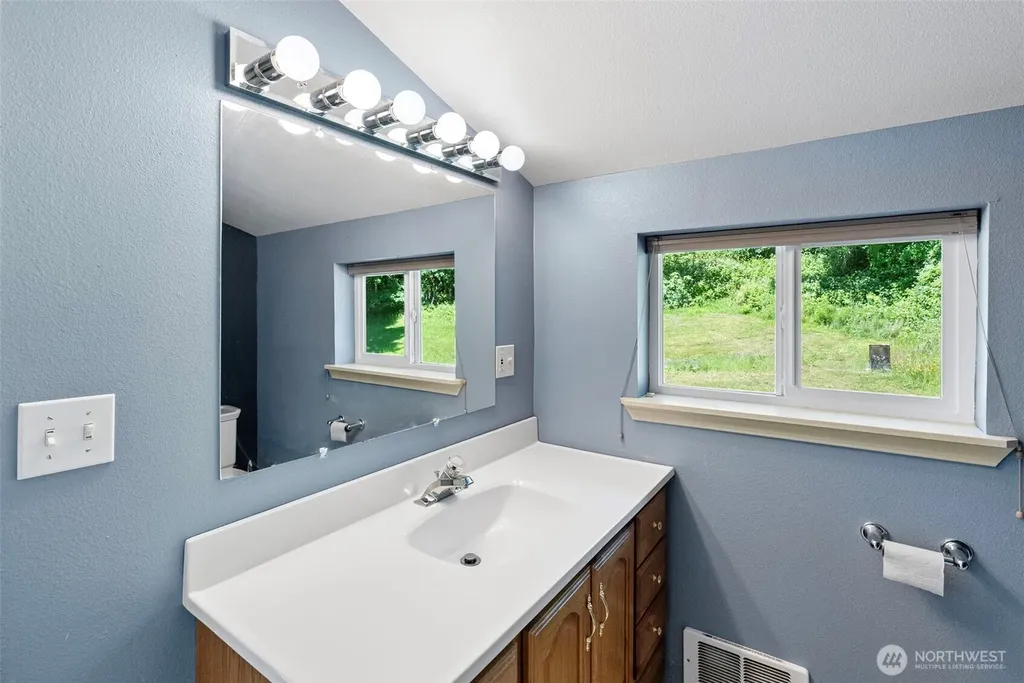 9012 146th Avenue NW Lakebay WA 98349