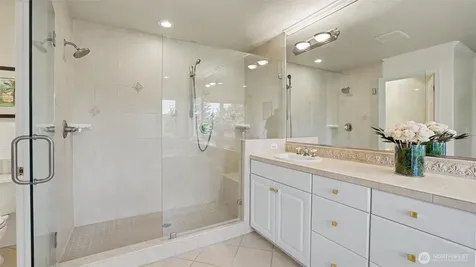 24128 NE 1st Place Sammamish WA 98074