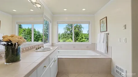 24128 NE 1st Place Sammamish WA 98074