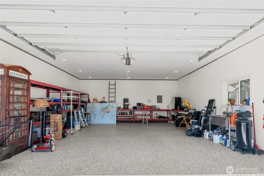 15 Maple Leaf Street Raymond WA 98577