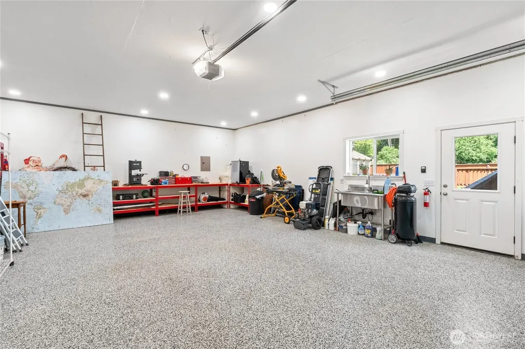 15 Maple Leaf Street Raymond WA 98577