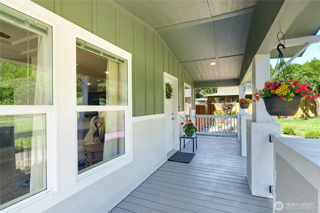 15 Maple Leaf Street Raymond WA 98577