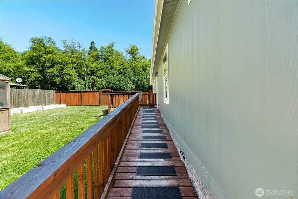 15 Maple Leaf Street Raymond WA 98577